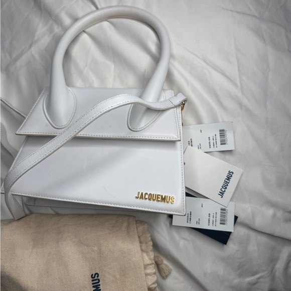 SOLD SOLD SOLD!!! 
Jacquemus White Mini Bag with Clean Minimalist Design - Picture 1 of 6